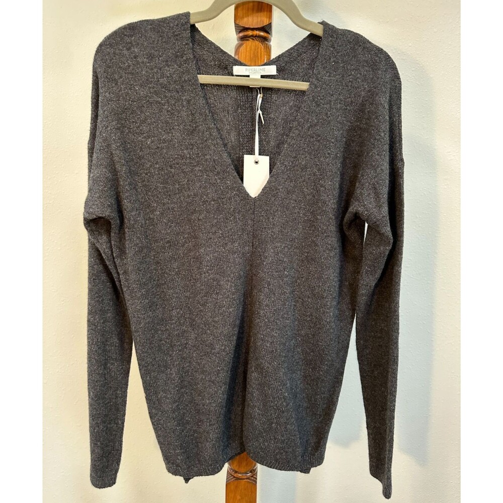 Piperlime Collection Sweater V-Neck Women’s M Gray Wool Blend NWT !!